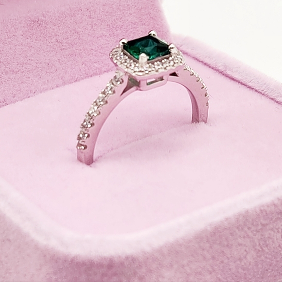Emerald Moissanite Ring - Picture 5 of 8